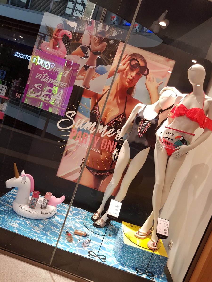 Cheeky cheeky ☀️ #HKMSUMMER #Swim #HKMVM <a href="/HastirJ/">Hastir Jennifer</a> <a href="/AntheaBiancucci/">Anthea Biancucci</a> <a href="/karin_rombaut/">Karin Rombaut</a> Rive Gauche 4725 😍