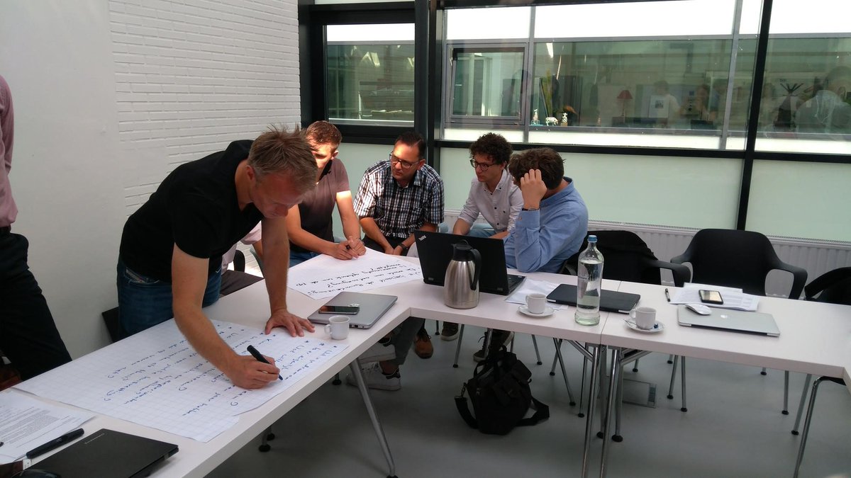 DeBouwcampus's tweet photo. Finalisten van de politie #innovatiechallenge @Smartworkplace1 @tweesnoeken Anita Haver, Consortium 4P, Journey Works en BLOC/Asito/Off Road Innovations/CGI vandaag klaargestoomd voor hun pitches tijdens het #Boostcamp event op 13 juni @Politie @BouwendNL @Next2Company https://t.co/la6OdRjkbS