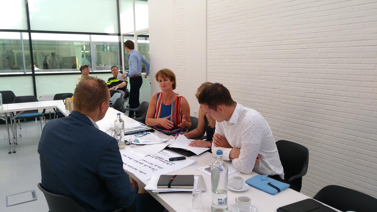 DeBouwcampus's tweet photo. Finalisten van de politie #innovatiechallenge @Smartworkplace1 @tweesnoeken Anita Haver, Consortium 4P, Journey Works en BLOC/Asito/Off Road Innovations/CGI vandaag klaargestoomd voor hun pitches tijdens het #Boostcamp event op 13 juni @Politie @BouwendNL @Next2Company https://t.co/la6OdRjkbS