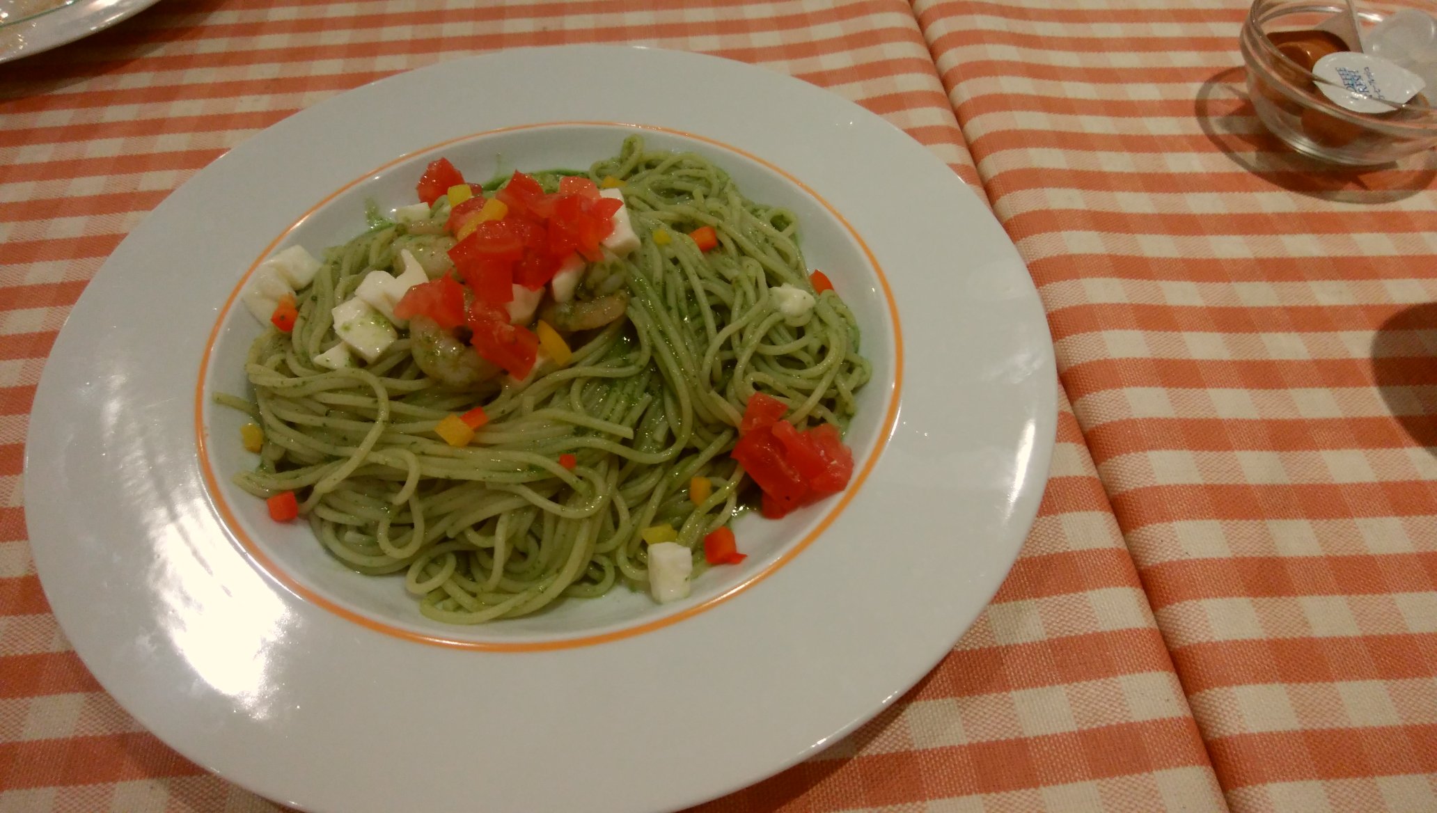C スピンク Nexth千葉 على تويتر 大宮で夜 一人だけどパスタ食いたいなって人は 西口そごう1fのドナがいいです ランチ感覚で食べれます クーポンでティラミスが付きます エビとモッツァレラのジェノベーゼ ドナ Dona 大宮 大宮西口 そごう1f T