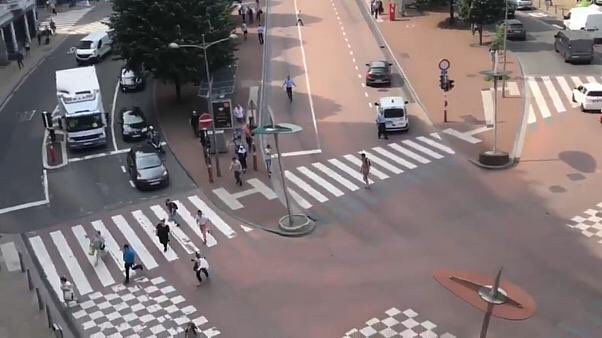 #sondakika Belçika'nın Liege kentinde ikisi polis üç kişi silahlı bir kişi tarafından öldürüldü. Saldırgan etkisiz hale getirildi.