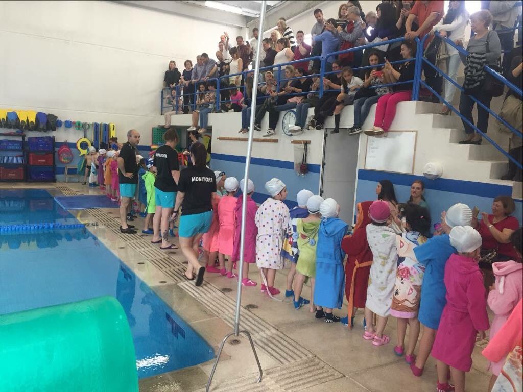 Colegio Castilla sur Twitter : "Hemos publicado una galería de fotos de las  distintas exhibiciones de natación de los alumnos de #Infantil y #Primaria  ¡Visita nuestra web! #ColegioCastilla #Curso1718 #Natación 😀💪🏊🏊🏅  https://t.co/7vjMFfE7fs" /