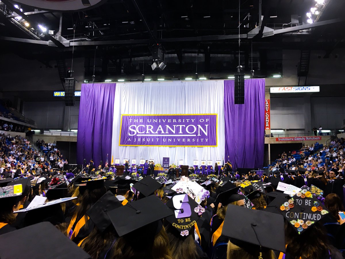univofscranton's tweet photo. Congrats to our grads! Now go forth and set the world on fire! #USGRAD18 👨🎓👩🎓🌎🔥 Get the news: https://t.co/LXkhQ7tvBO (Photo by @ccicoriaphotog) https://t.co/tmj8MD6xZM