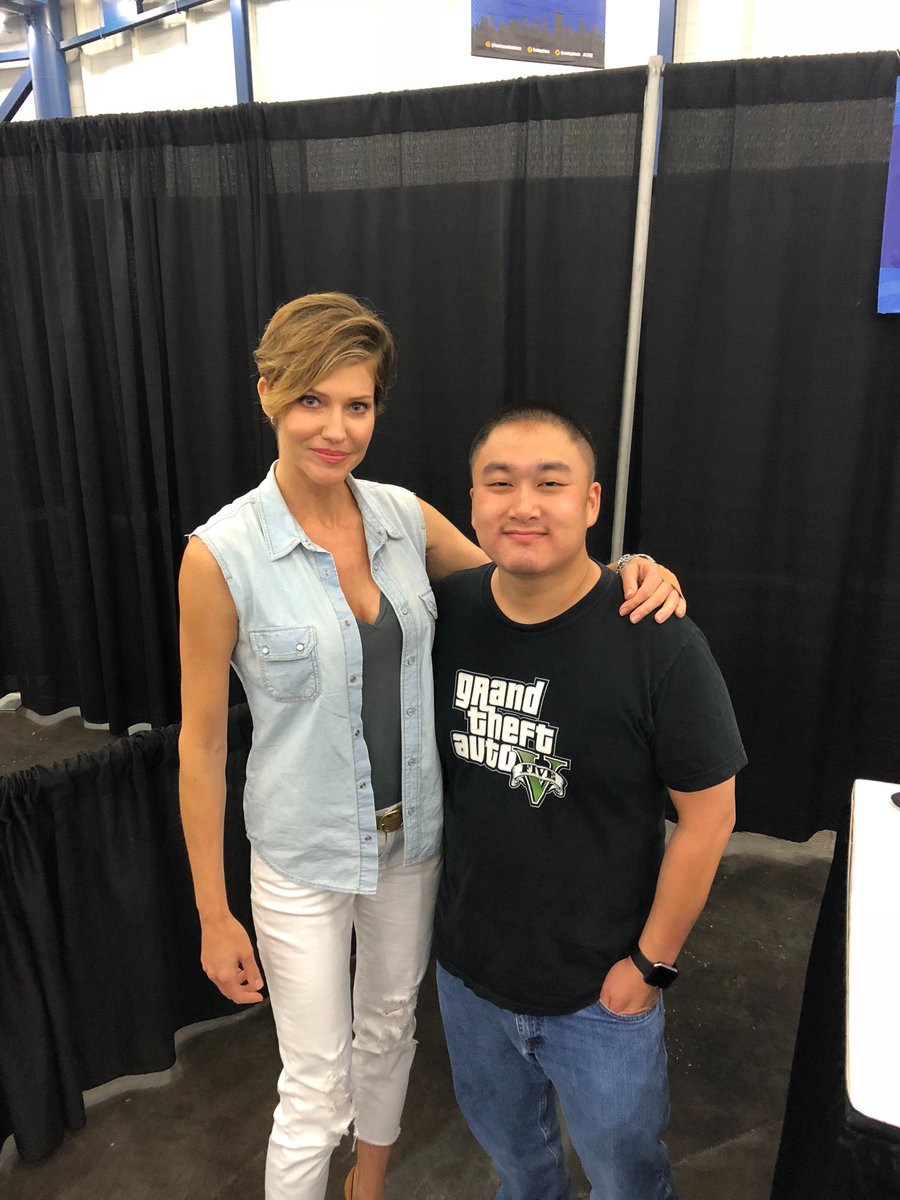 Rogman3000's tweet photo. It was an honor to meet Sonya Blade. @trutriciahelfer #SonyaBlade #CPX2018 #CPHOU #BattlestarGalactica #MortalKombatX #MassEffect https://t.co/t4mcI7mG64