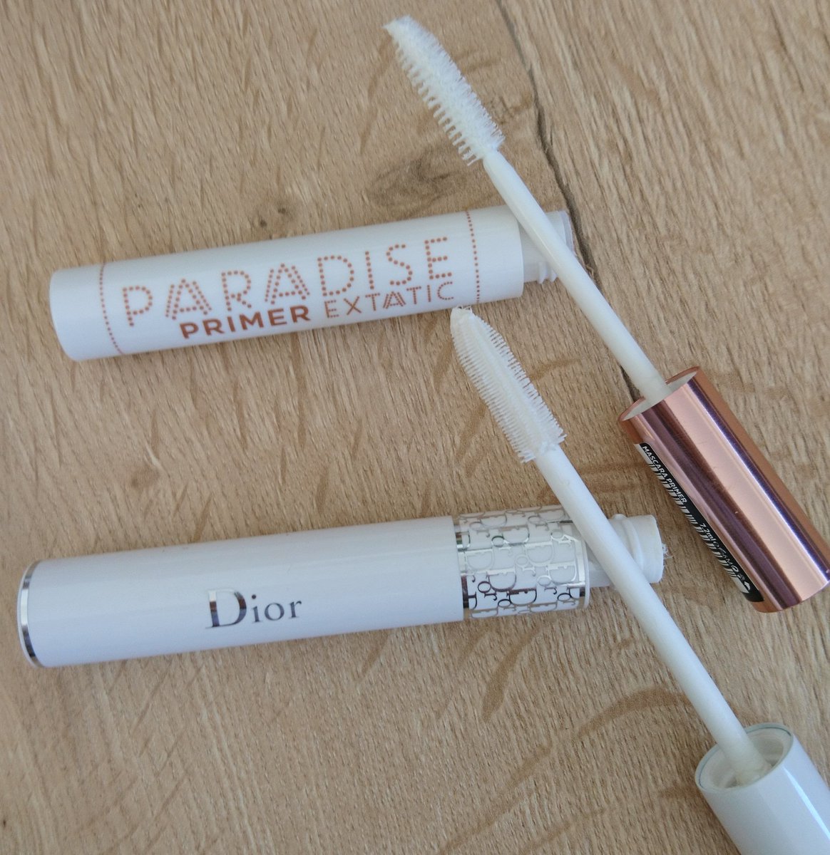 BeautyTipsA's tweet image. Favorite lash primers to ensure your lashes in place without smudging DiorShow Maximizer by @Dior and PARADISE primer by @LOrealParisUK #lashes