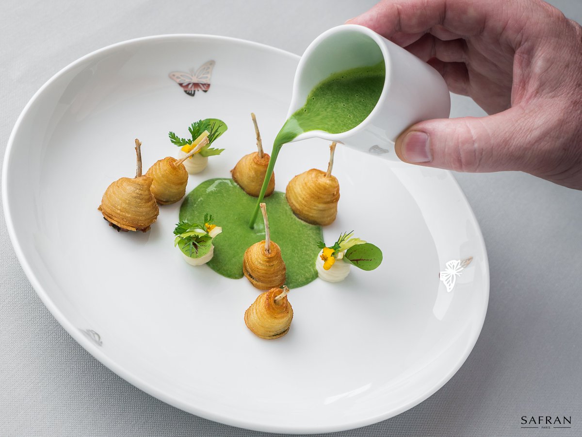 Safran_Paris's tweet photo. Focus on one of the 45 plate models from the private "Papillons" collection 
signed with Chef Fabrice Vulin. 

Fabrice Vulin - Tasting Room - City of Dreams Macao

#SafranParis #private #collection #chef #gastronomy #michelinstar #food  #restaurant #TastingRoom #foodart #cuisine https://t.co/jy7WXu1B1c