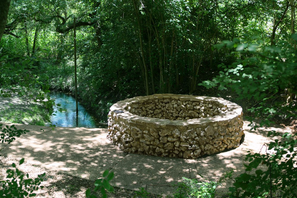 TexanCultures's tweet photo. Middle school students, be part of our next #studentexhibit! The ITC is partnering up with Headwaters at UIW for a three day #photography #workshop and an opportunity to show off your work at #ITC. For more info go to https://t.co/sRmwQuSN4b

#learningtexas #learnwithITC #myITC https://t.co/Kcz0cMx3q9