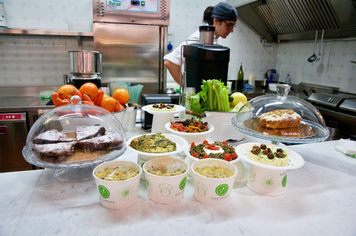 Healthy, organic food with great raw materials. Ready made dishes served quickly. These are some of the characteristics of Ciao Checca, now arrives at the Nomentano #market in #Rome. #HealthyFood #foodies #giridigusto
 <a href="/tania_mauri/">Tania Mauri</a> <a href="/ciaochecca/">ciaochecca</a> 
bit.ly/2KTvfIT