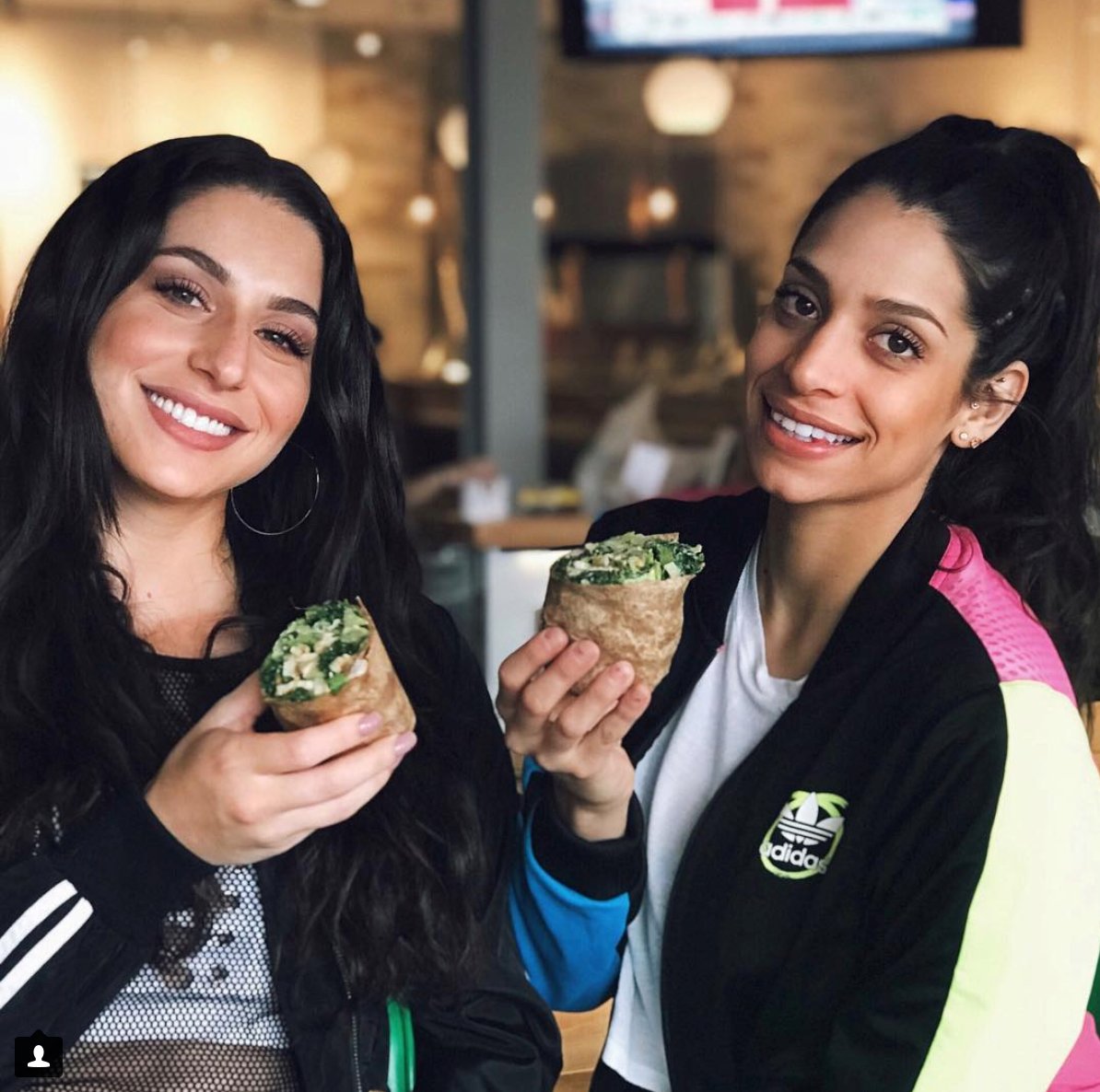 hsgreenmenu's tweet photo. π Sharing is caring! Our food is better w/ company. Tag a friend u want to have lunch w/ at #HSGreen!
π·: @corischerer
#sharingiscaring #houstonfoodie #htx #houston #houstongalleria #scratchmade #houstonrestaurant #houstonhappyhour #butfirstwine #craftbeer #wine #nutella https://t.co/3D5Dj2LBUE