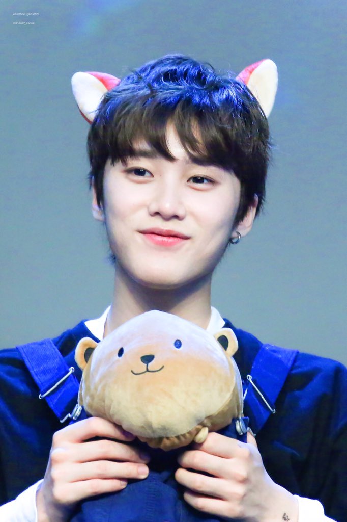 doublegemini530's tweet image. 세상에서 젤루귀여운 제이콥의 22번째 탄생일축하드려요!천사같이 아름다운마음씨갖고 내앞에 나타나준제이콥!앞으로도 우리항상꽃길만 걷기로 약속해요~ 언제나 뒤에서 응원해주는 든든한 존재가 될게요❤️
#HAPPY22THJACOBDAY 
#생일축하해_엔젤콥 
#HappyBirthdayJacob 
#더보이즈 #제이콥 #배준영