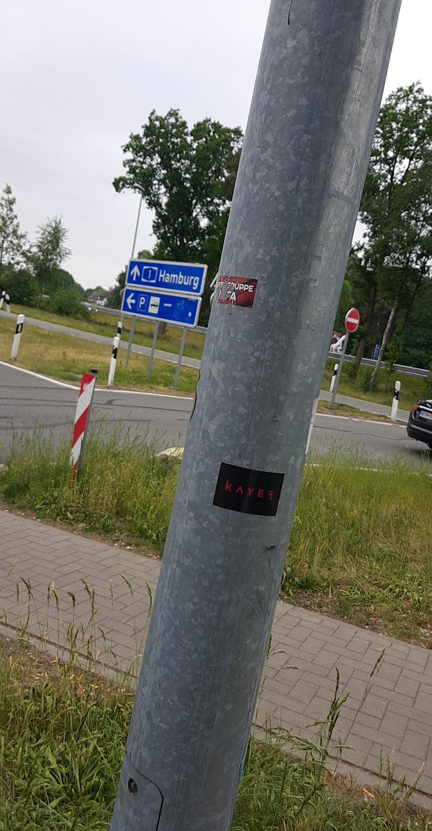 larabremen14's tweet photo. Habe ein Sticker auf einer RaststΓ€tte hingeklebt Richtung Hamburg πππ @kayefofficial #modusbox https://t.co/CuIMU6MO3v