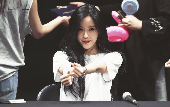 T_aravnnet's tweet photo. #HAPPYHYOMINDAY 
#2018HappyHyominDay https://t.co/3carrQcHMY