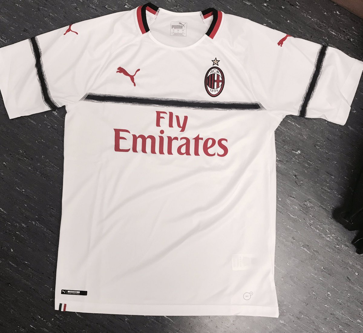 nouveau maillot puma milan ac