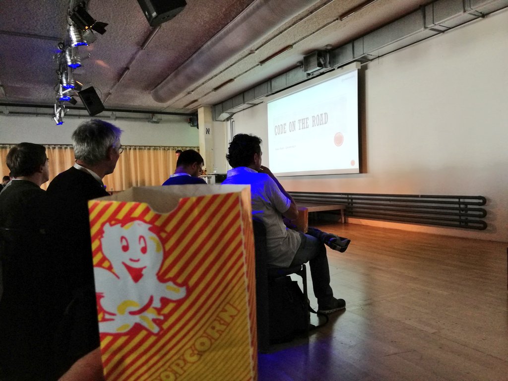 kasuken's tweet image. Enjoying the last session of #dotnetday18 with popcorn.
.@adamralph talking about how to live in a camper and coding 😁