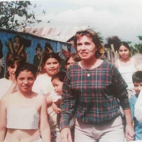 cleporati's tweet photo. “Las llamo a ser mujeres plenas, a sufrir por el dolor ajeno, a ser solidarias y sensibles, a enamorarse todos los días, a ser ágiles, livianas como las mariposas y fieras contra la injusticia”  

 Gladys Marín 

Fuente: Chile del Ayer https://t.co/nIGlE79sta