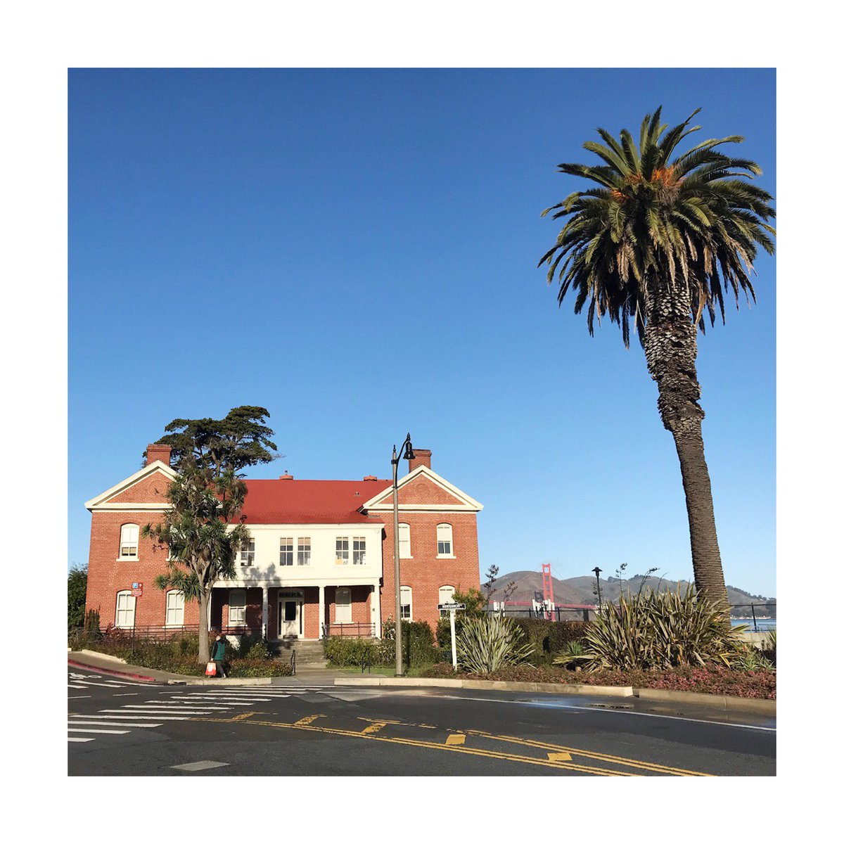 presidiosf's tweet photo. This is what I'm talkin' about. 🌞
.
.
.
#happytuesday #nationalpark #historicbuilding #nps #GGNRA #parksconservancy #urbannationalpark #presidiosf #presidioofsanfrancisco #sanfrancisco #bestofsanfrancisco #sanfranciscobay https://t.co/tI2eHFFiFh