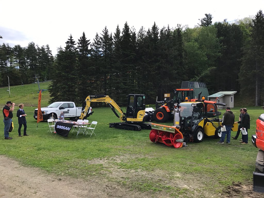 EquipEast's tweet photo. #EquipmentEast was happy to attend the annual equipment show hosted by the Road Agents in the state of New Hampshire. We had a #Doosan #DL250 loader, #Yanmar #ViO35 compact excavator and Multihog CX75 sidewalk tractor. Thanks to everyone for making the event a hit! https://t.co/rWhFUaxtkw
