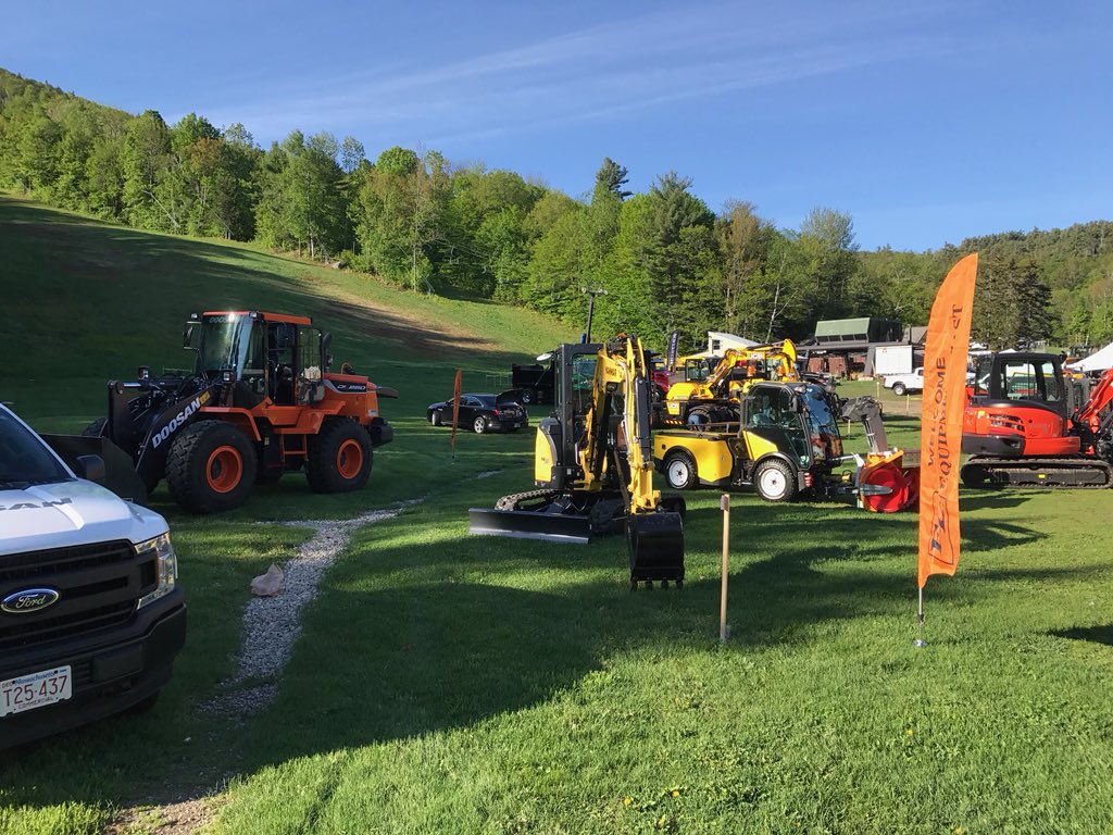 EquipEast's tweet photo. #EquipmentEast was happy to attend the annual equipment show hosted by the Road Agents in the state of New Hampshire. We had a #Doosan #DL250 loader, #Yanmar #ViO35 compact excavator and Multihog CX75 sidewalk tractor. Thanks to everyone for making the event a hit! https://t.co/rWhFUaxtkw