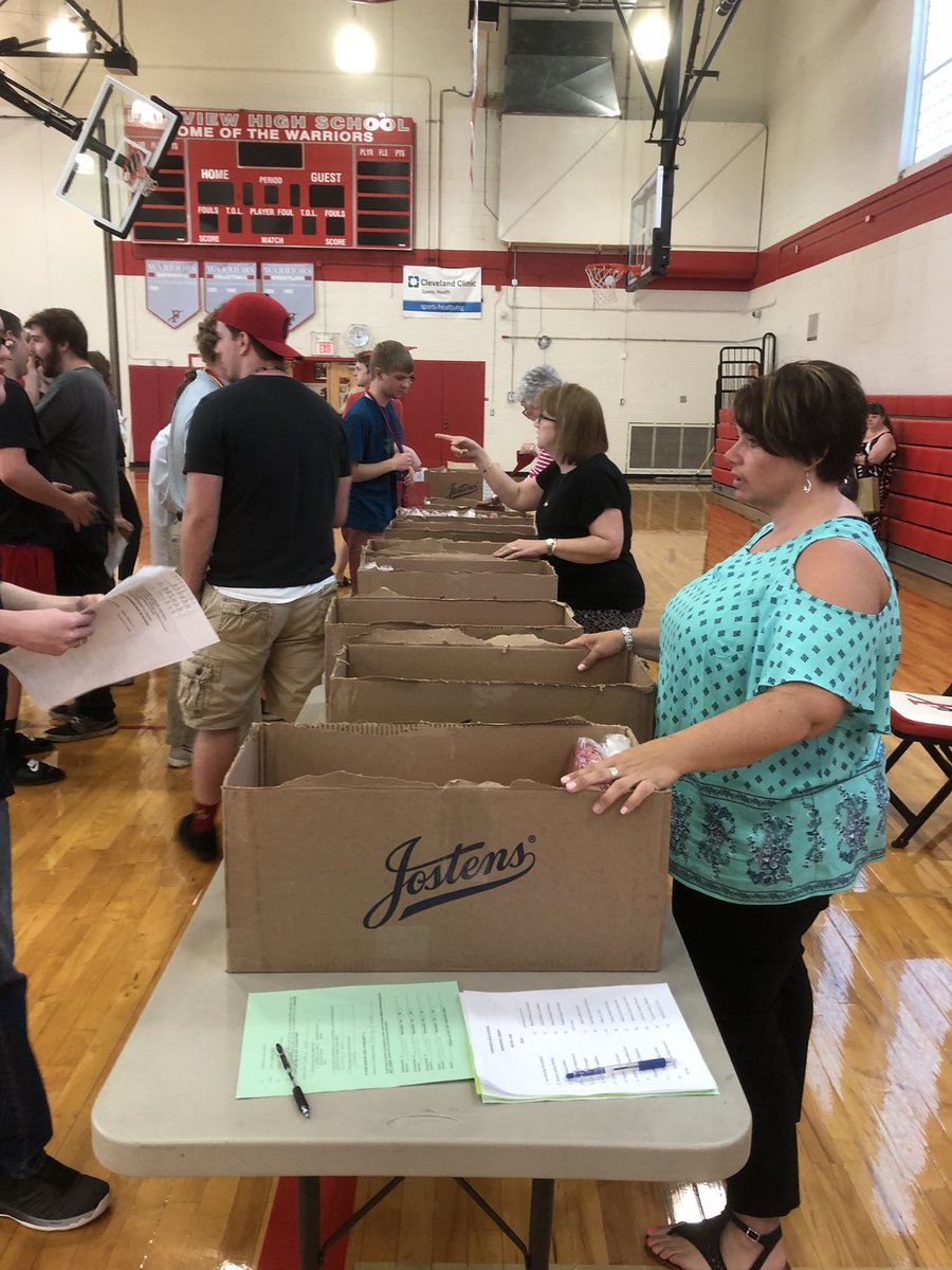 WWWagner2010's tweet photo. Seniors preparing for the celebration March at Gilles-Sweet Elementary School.    @FPSchools  #FairviewAdvantage  #WarriorPride https://t.co/echHmXtE8U
