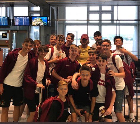 @STR_Airport @LorisKarius And here's another one of Kian and team mates from the Boys Club of Wales U15  with @LorisKarius They had spent the weekend in Heilbronn and played games against Neckersulm and Weinstadt and took in a bit of German Culture #stuttgartairport #BoysClubsofWales #Germantour #Karius