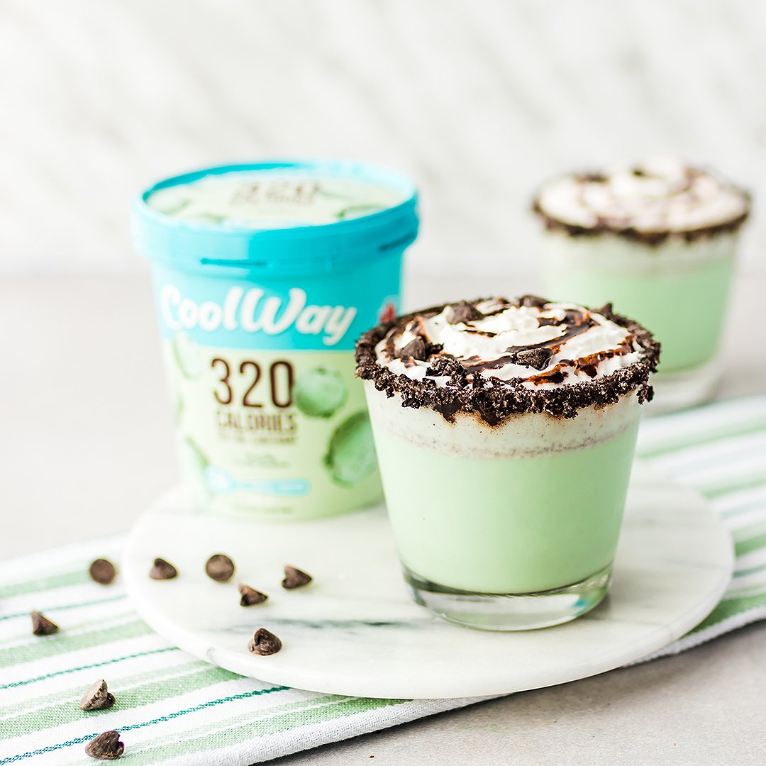 VillageLivinMag's tweet image. #ICYMI! What's there to be guilty about? Cool down with these flavour-filled low-calorie #CoolWay Ice Cream Sandwich and Mint Chip Milkshake #recipes. Only 320 calories in each tub of ice cream! goo.gl/X71e4C #coolwayicecream #summerdesserts #lowcaloriesweets #food