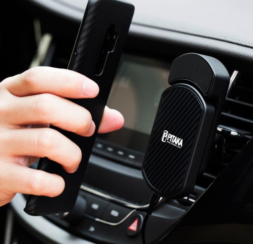 PitakaGallery's tweet image. Grab and Go! Life can be much easier with PITAKA #MagCase /#MagCasePro and #MagMountQi. Experience it now: buff.ly/2sgU4rf 
#everydaycarry