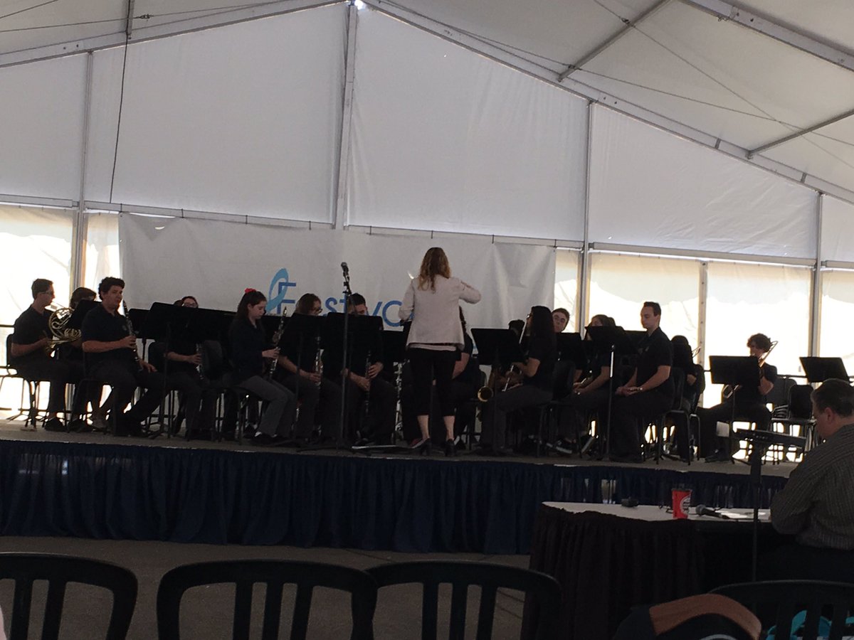 lbiddiss's tweet photo. @PaulDwyer_DC junior concert band performing at #canadaswonderland https://t.co/Y1qkOy8B1F