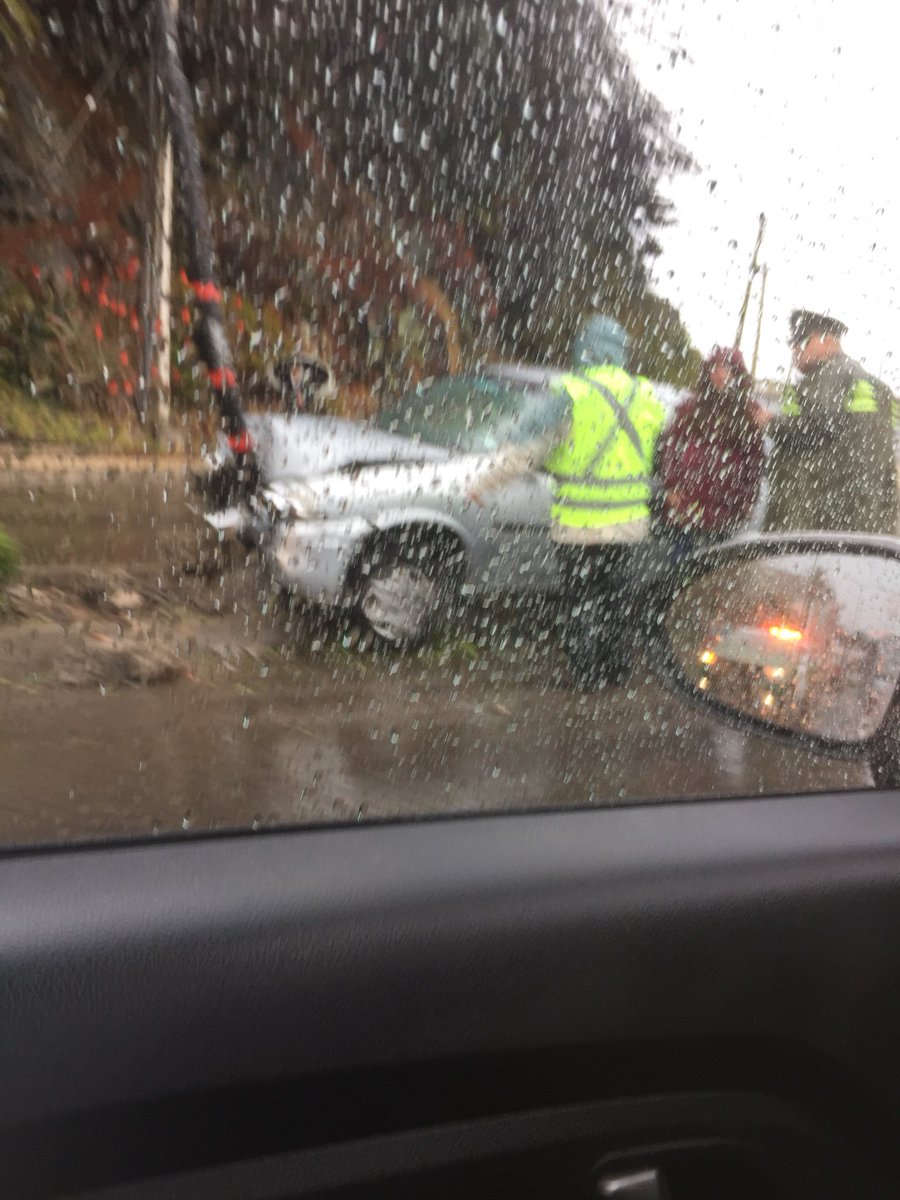 DefensaChoques's tweet image. Retweeted Sebastian Olivares (@SolivaresA):

Accidente avenida marina viña del mar, auto chocó con poste y quedó en la mitad de la calzada. Carabineros en el lugar, tránsito lento  @sitiodelsuceso @biobio