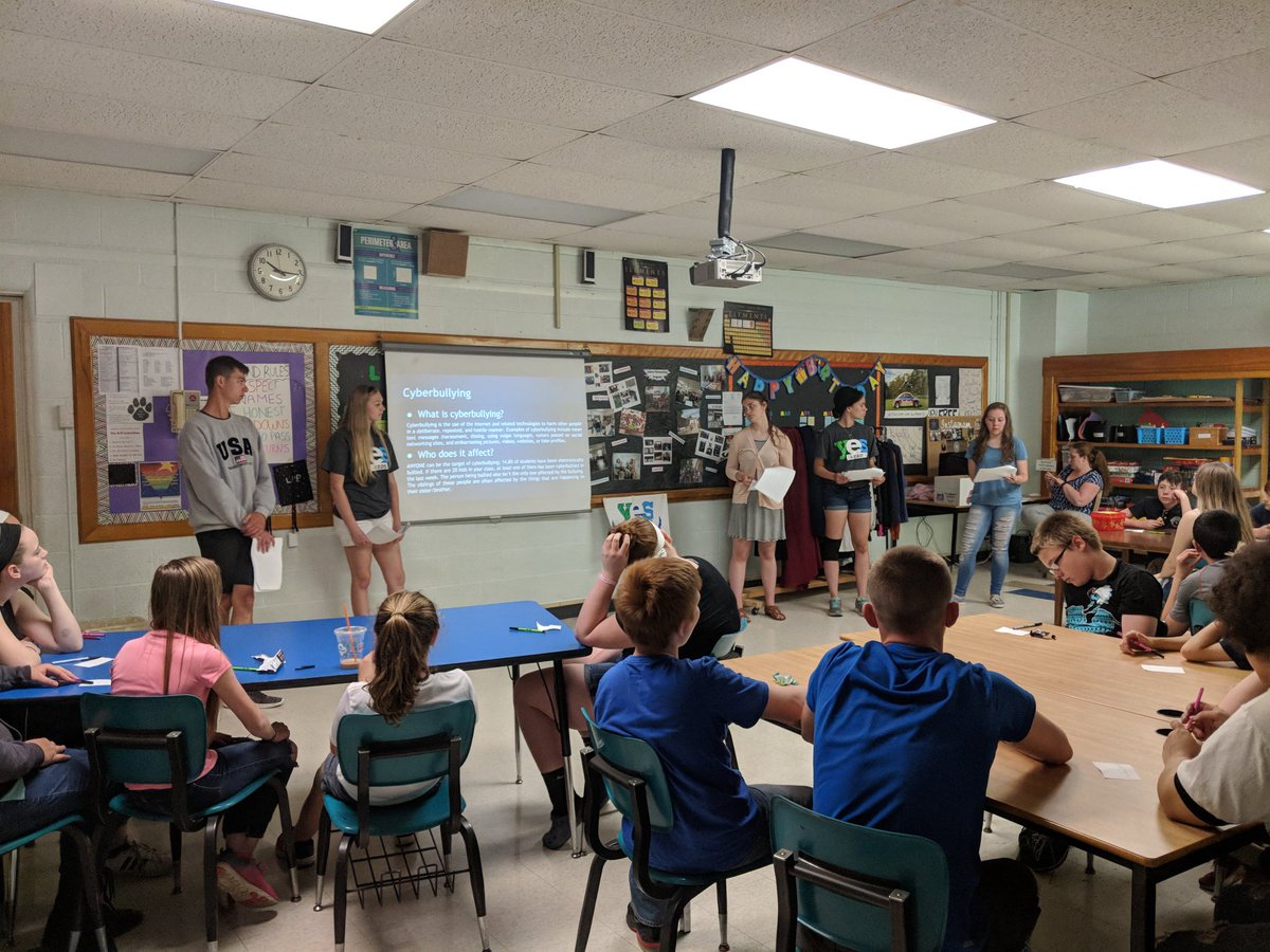 YESLEADS's tweet photo. Bainbridge-Guilford High School YES LEADers rocked their YES LEADS Presentations on Cyberbullying/Digital Citizenship and Prescription Drugs pHARMING Effects! Thanks for all of your early morning meetings to prepare for these presentations. Is doesn't go unnoticed! ✨ #YESLEADS https://t.co/S1rRMjQhMu
