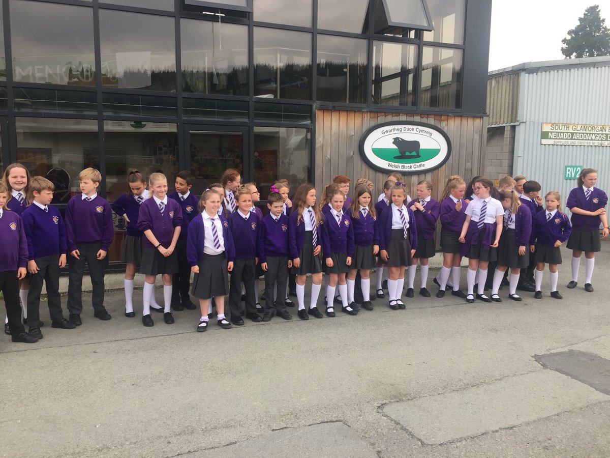 YGGGLlantrisant's tweet photo. Pob lwc i blant Côr Eisteddfod yr ysgol. 🎵🎶🏴󠁧󠁢󠁷󠁬󠁳󠁿 @EisteddfodUrdd https://t.co/AkxsYcWSkd
