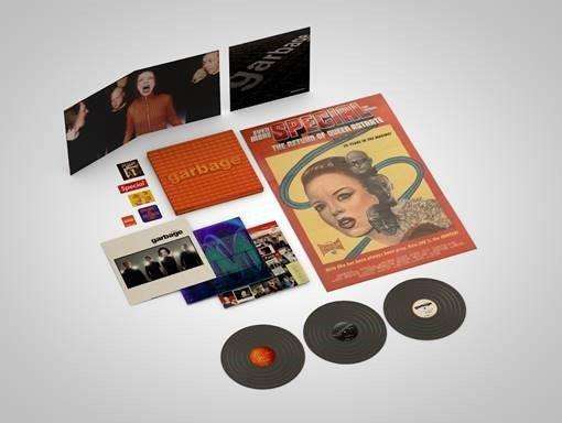 finestvinyl's tweet photo. Und während um uns herum das Wasser steigt, schwelgen wir in den #Neunzigern. Version 2.0 von @garbage demnächst als 3 LP Deluxe Version in schnieker Box mit allem! https://t.co/vWP97qSR4j https://t.co/sJ5kEm8xQH