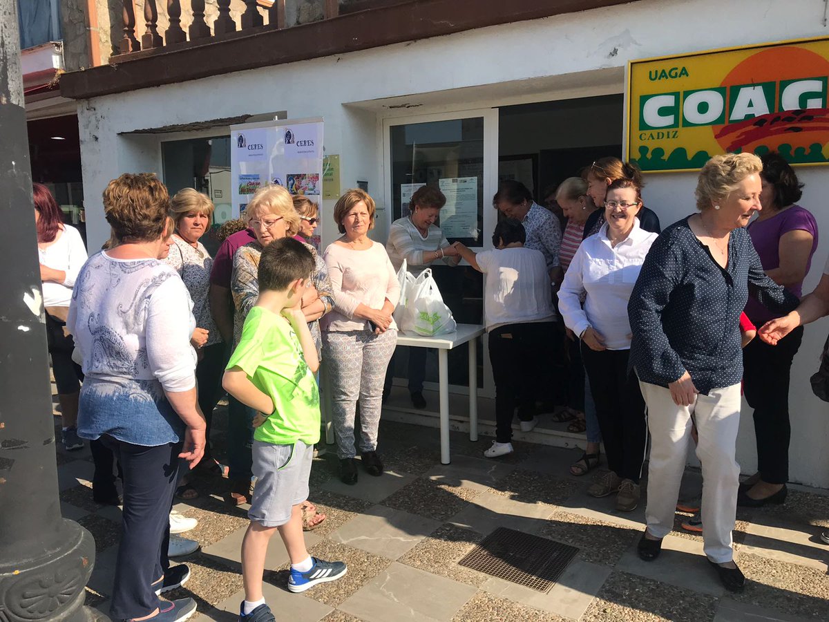 #NOqueremosTRANSGÉNICOS ⛔CERES Cádiz  celebró ayer en La Barca campaña de información y sensibilización sobre transgénicos e hizo reparto de hortalizas de temporada para promover modelos producción medioambiental sostenible que protegen y potencian diversidad agrícola y ganadera