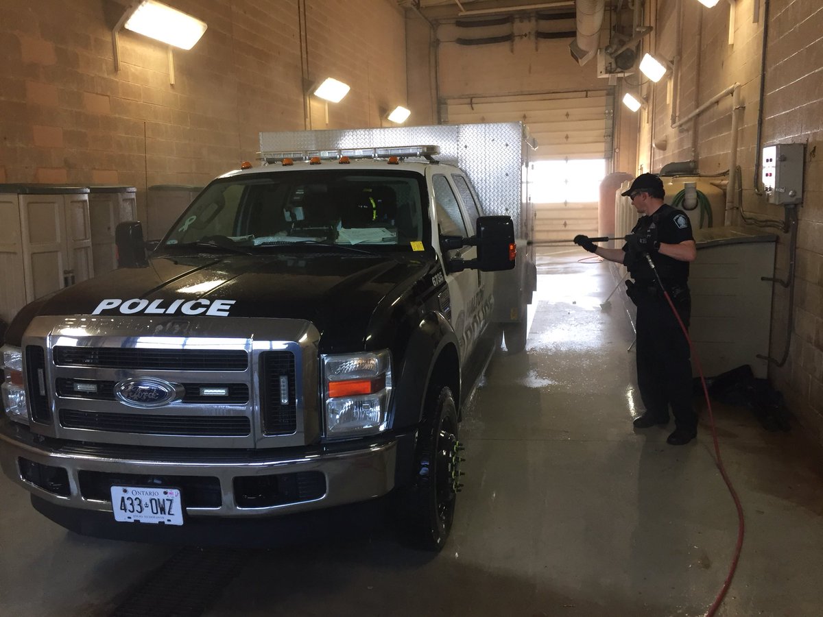 HRPSCMV's tweet photo. Pc Martin washing @HaltonPolice CMV veh #the squad for #Esinc day display. But don’t worry the #vic will be on patrol for #roadsafety @CVSA @opcvc @OPP_HSD ^so https://t.co/0KhKhE4x53