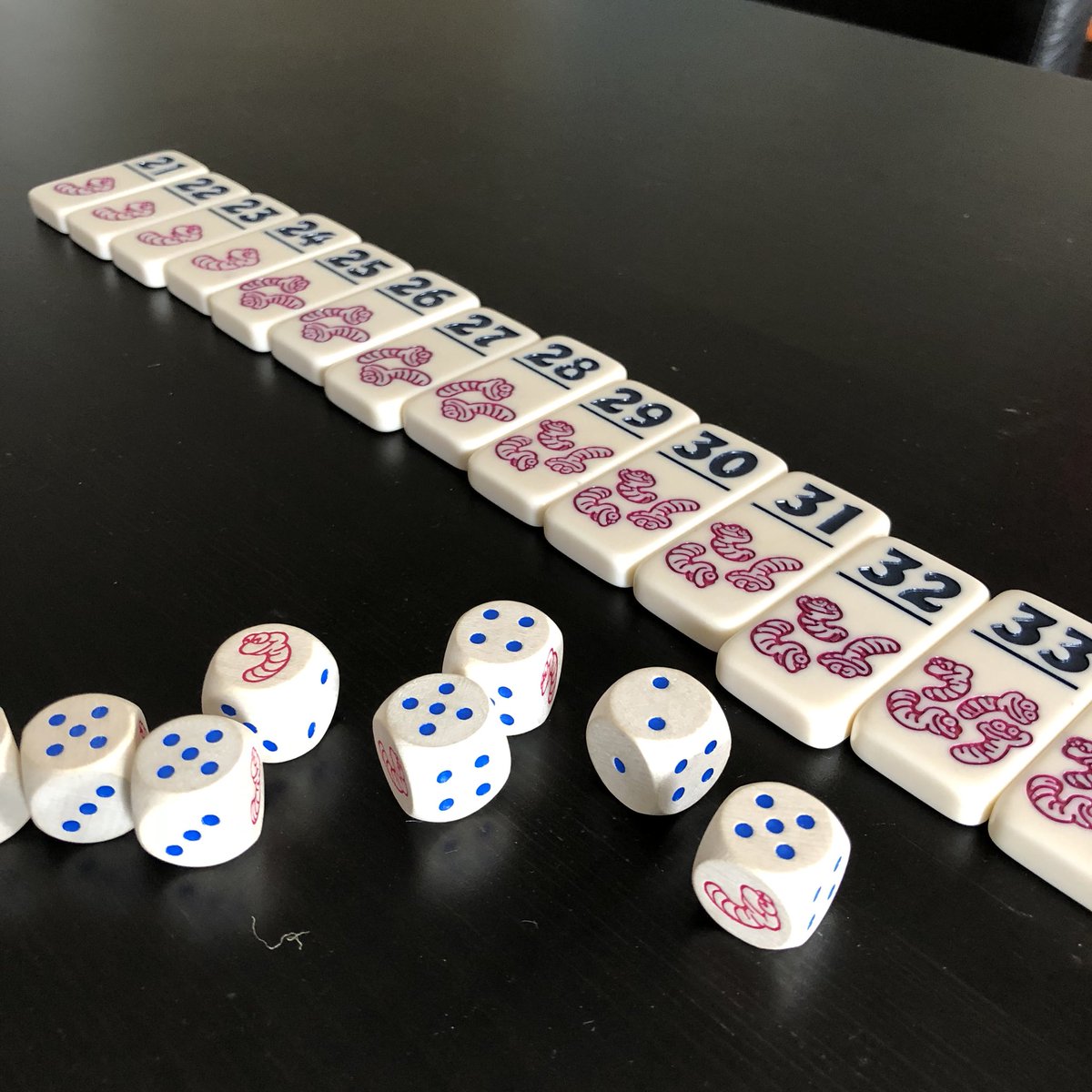 Allez : on se tente une partie de Pickomino avec @sandrinebyu, <a href="/BigMat2009/">Mathieu Garreau ⌨ 🇫🇷 ⭐⭐</a> et <a href="/xylome/">@xylome.bsky.social @xylome@framapiaf.org</a> !