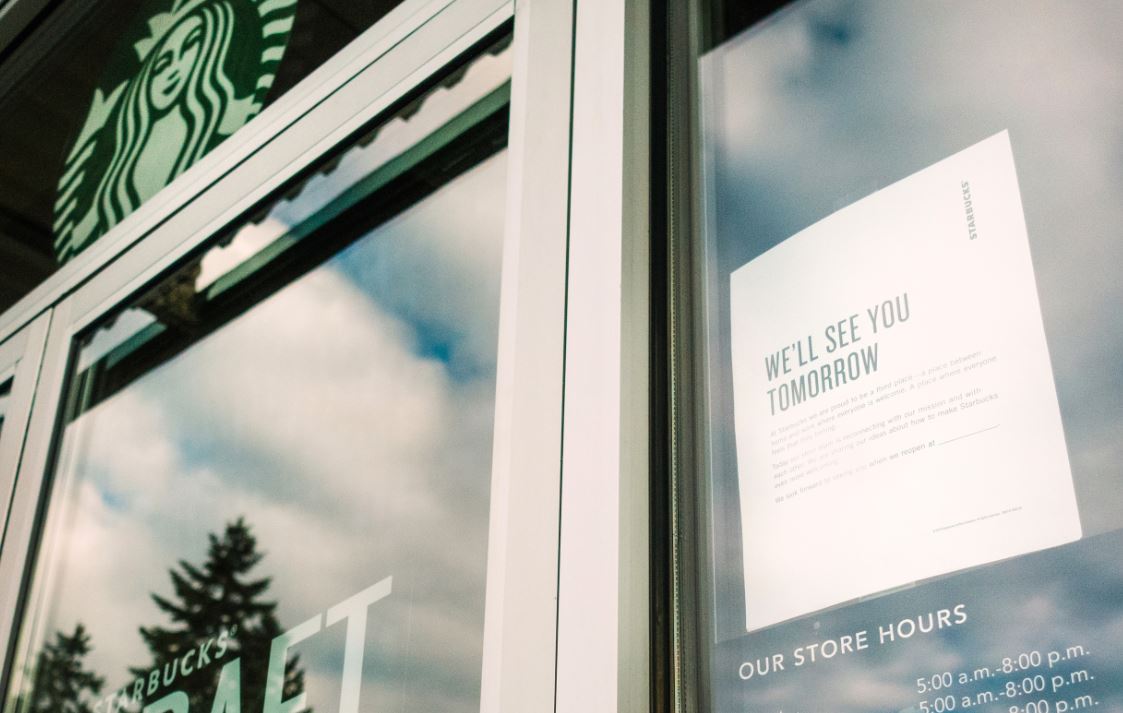 StarbucksNews's tweet photo. An open letter to @Starbucks customers from executive chairman Howard Schultz https://t.co/fhNiVyw0f6 https://t.co/E7Y7sa9MuZ