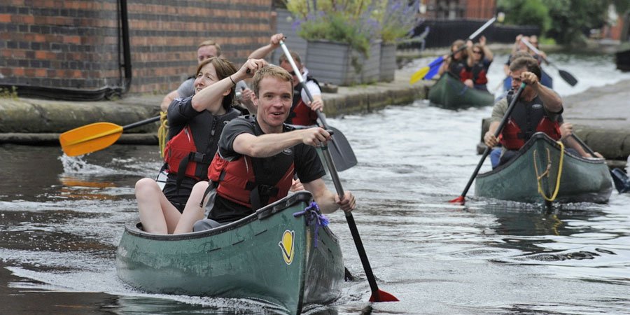 CRTBoating's tweet photo. There’s nothing like exercise in the fresh air to make you feel good about yourself. We've put together ten reasons to take up canoeing, a fun activity which could help you feel less stressed @BritishCanoeing  #GoCanoeingWeek #lifesbetterbywater https://t.co/eOgP0U61UA https://t.co/01nBZ7kBKN