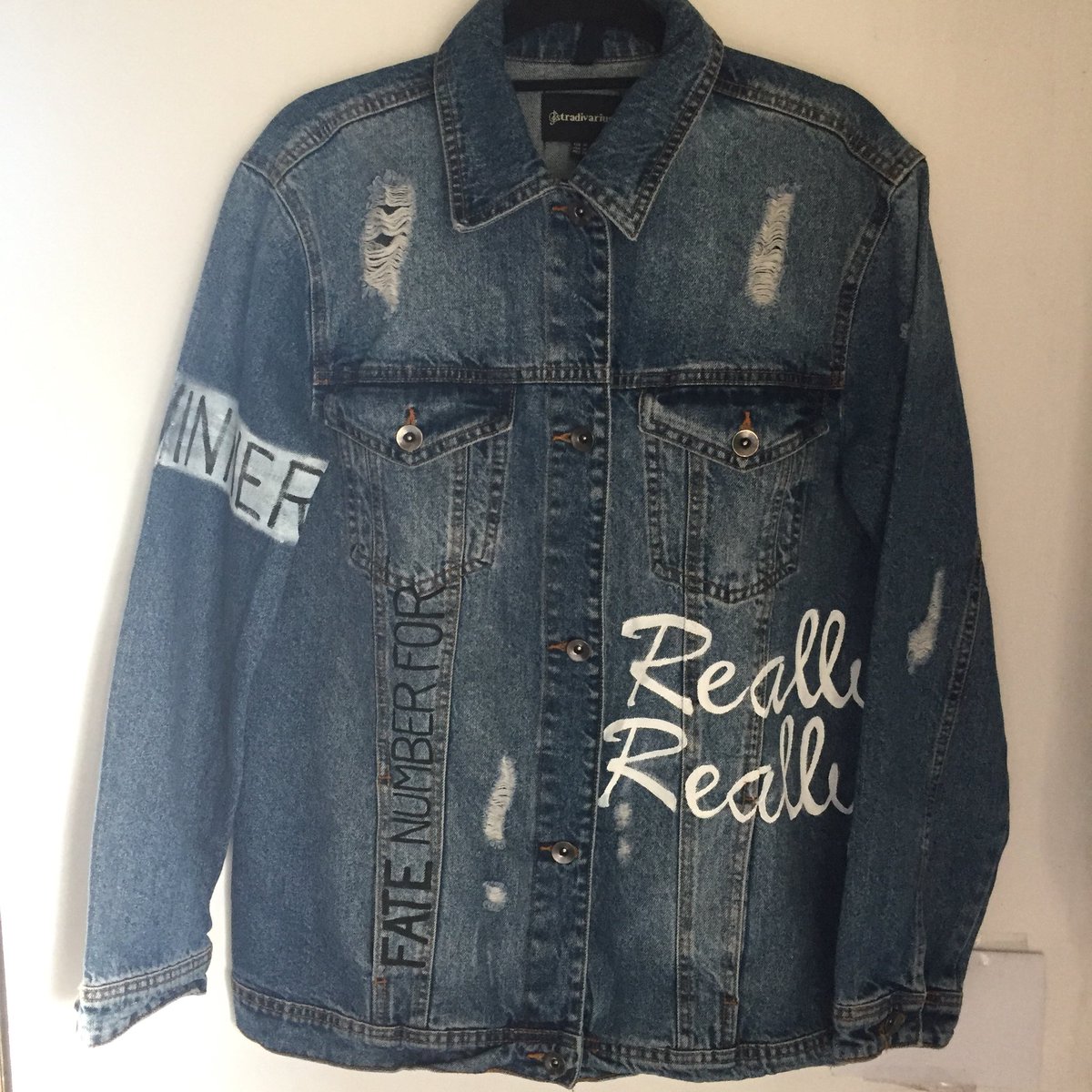 DodinDenims's tweet photo. customized Winner denim jacket for @bigtothebangg thank you! 😊 

#fashionart #denimjacketph #denims #denimjacket #customized #handpainted #dodindenims #customizedjacket #ootdpinas #JINU #MINO #YOON #HOONY  #EVERYD4Y #WINNERYG  #winnereveryday #ygwinner #YGFAMILY #SONGMINO https://t.co/wl70PFRBqC
