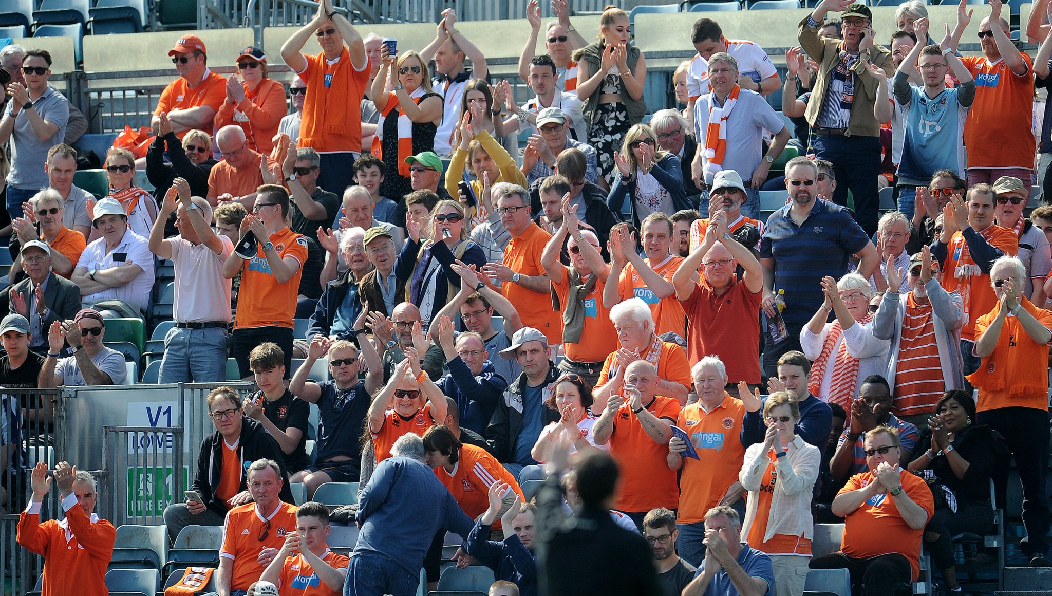 DeXCOf2XcAADMuy.jpg:large