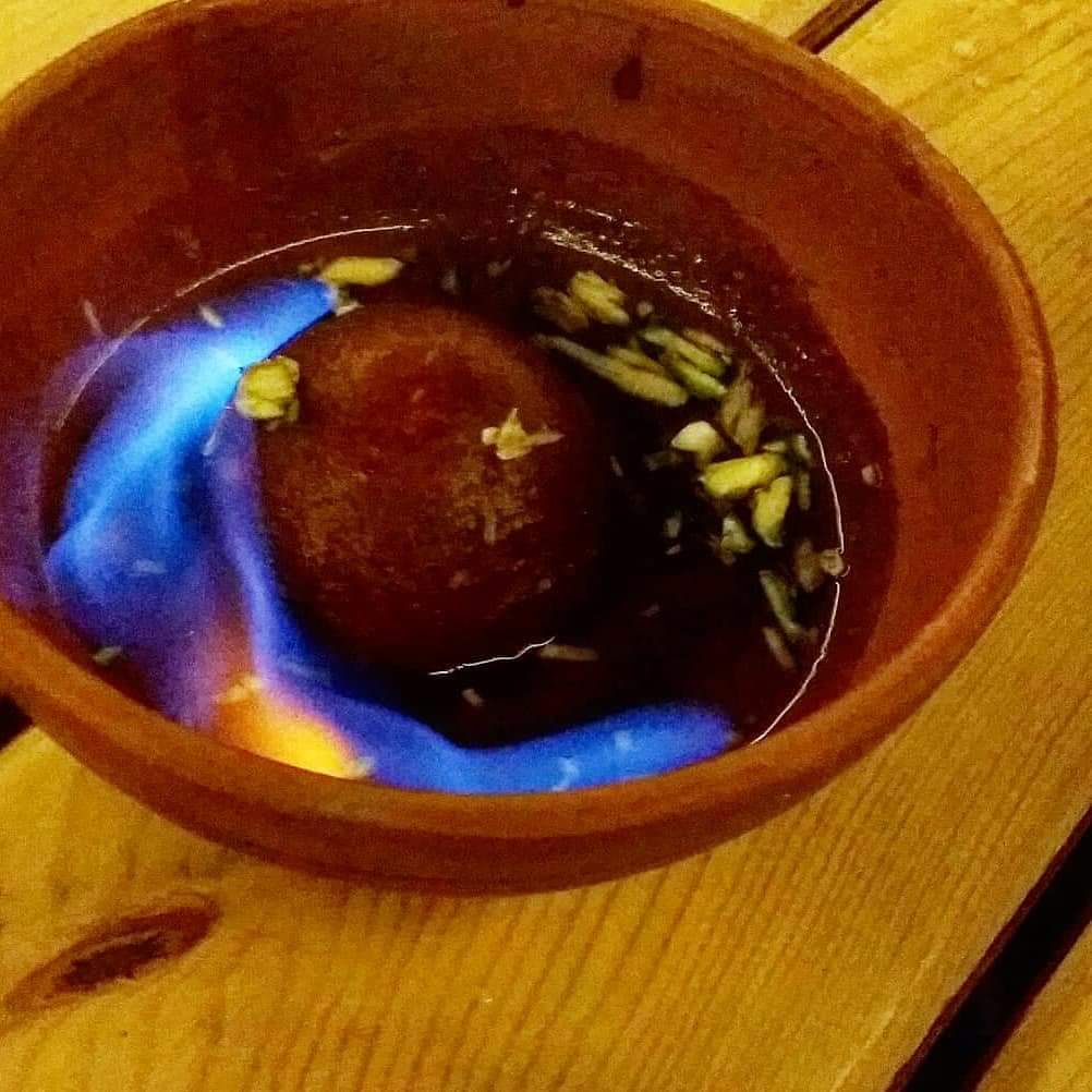 BlueWater_Pune's tweet photo. Flambe Gulab Jamun! 

Pic by Payal Dalwani https://t.co/pPJzQ7H1tH
