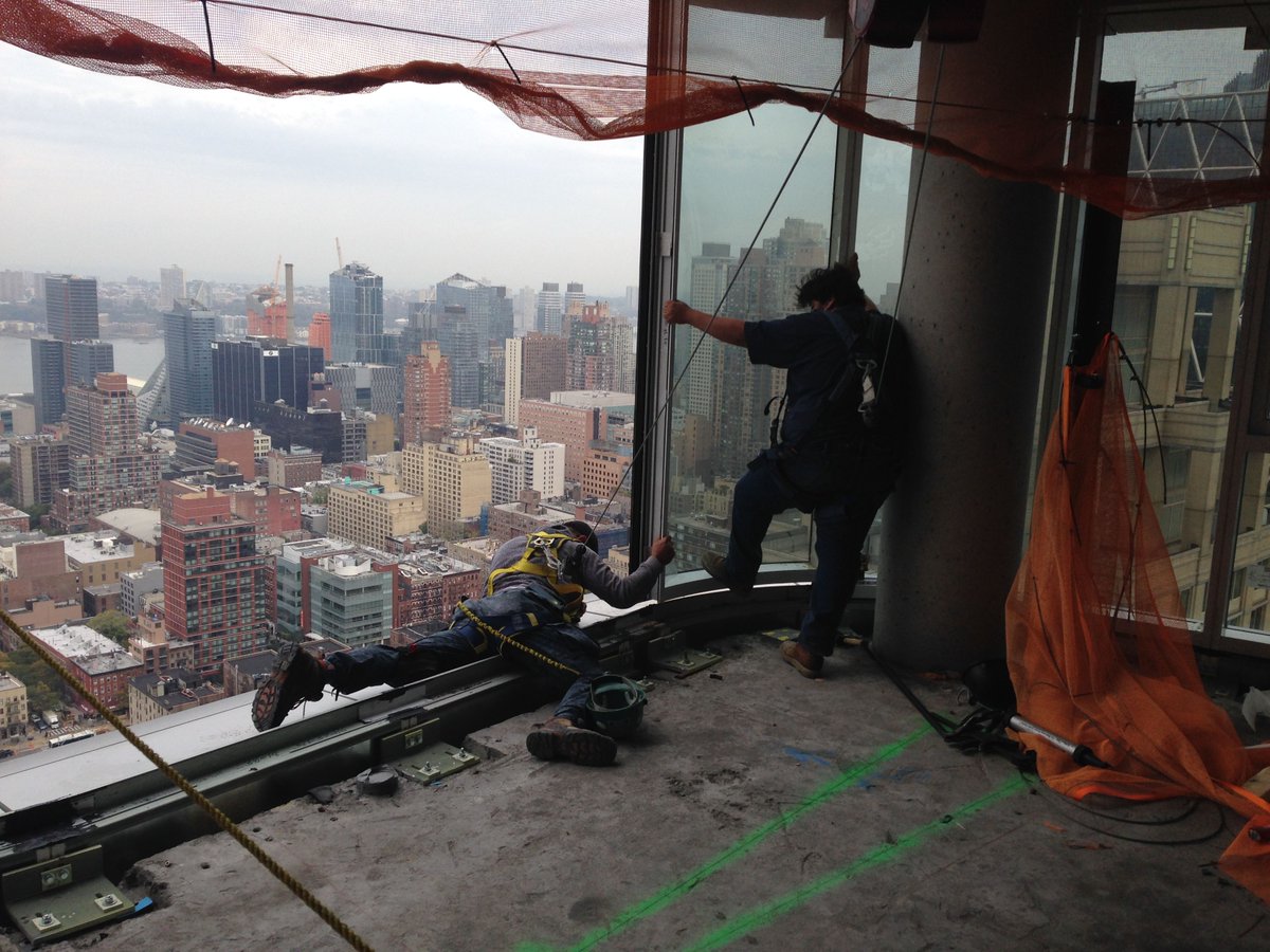 MyndWorkshop's tweet photo. #jobsite #skyscraper #manhattan #dontfall #3dlaserscanning #NYC https://t.co/GHcfRFQr1D