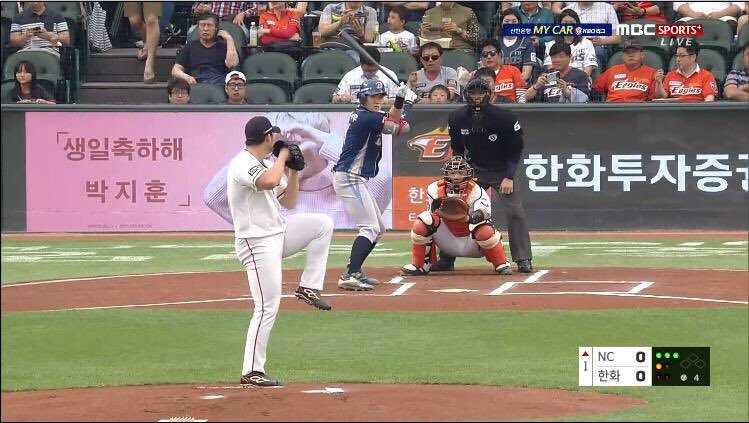 super_fangirl15's tweet photo. WOWWWW THIS IS S COOLLLL.. Park Jihoon's birthday ad in an baseball game. Wowww DAEBAKKK 💙💙💙 @Kepler4Jihoon  @SPRITEJELLY0529 https://t.co/3DOUWj6dVt