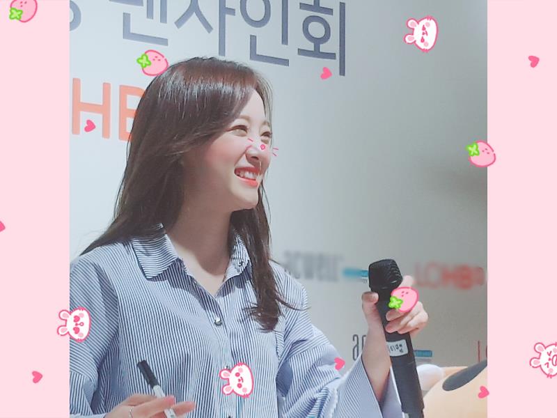 GugudanBrazil's tweet photo. 260518🌸FOTO Sejeong no fansign da Acwell https://t.co/gQy3ESdUnI https://t.co/qw8PjXALYj