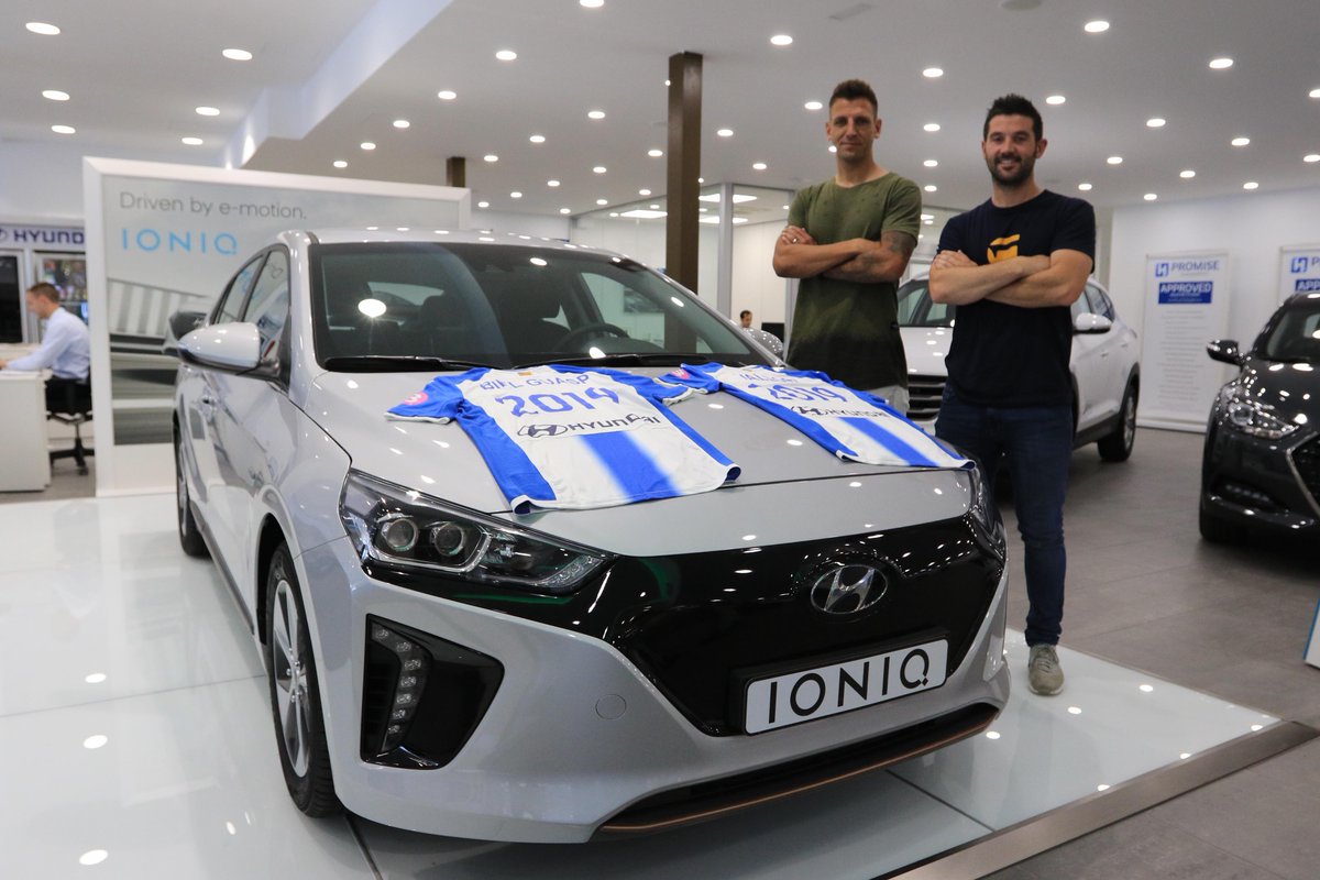 atleticbalears's tweet photo. 🤗 RENOVACIÓ | @Guasp5 I @vallori4 a @proaautomocion 🚘

🗣️ Vallori: "Agraesc al club el compromís i content que Manix segueixi"
🗣️ Guasp: "L'ATB és la meva vida futbolística"
🗣️ Messow: "Content perquè jugadors de la casa quedin"
👉 https://t.co/lNXSR2Thur

#ATB2019 ⚪️🔵 https://t.co/7RdaIw3anh