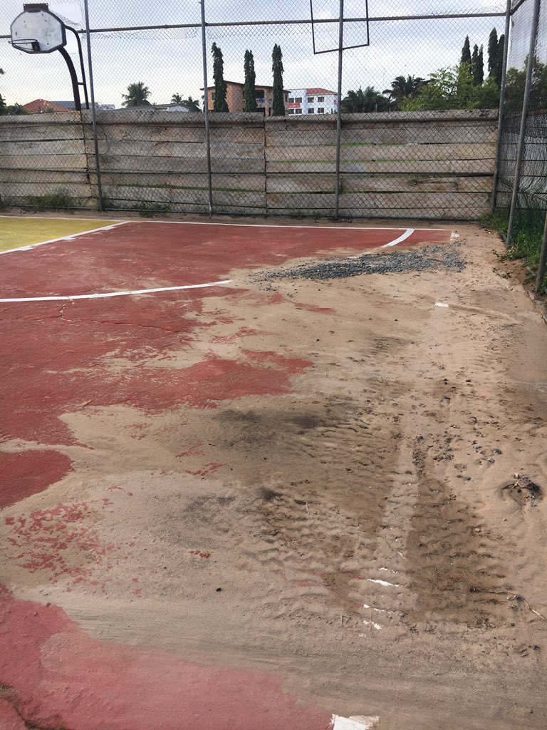 MrNanaOseiBoadi's tweet photo. I got to practice an hour and 30 minutes early meet this on the court. This wouldn’t have been pleasant if I was even 30 minutes early. I got my tools and cleared it up before the session began. It took me about 45minutes to get it done. #Safety #ProYouthCoaching #Earlybird https://t.co/Dz1NVZmOiC