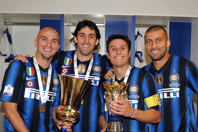 Inter_id's tweet photo. 🇦🇷 dan 🏆 = Kombinasi yang sempurna 😉👌

#InterForever ⚫🔵 https://t.co/21VALhgkSk