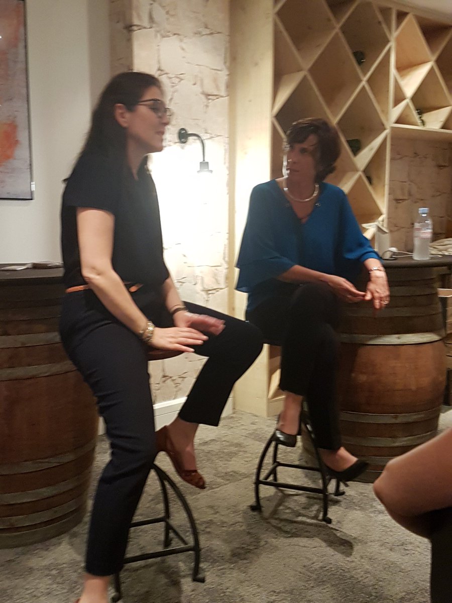 Ym78200's tweet photo. Co-Lunching @AXielles chez @Nextdoor_fr  
Alexia Chassagne de @JustColdPressed ...: Ma mission est de mieux nourrir les hommes chaque jour 👍 https://t.co/TnUCWdbZDF