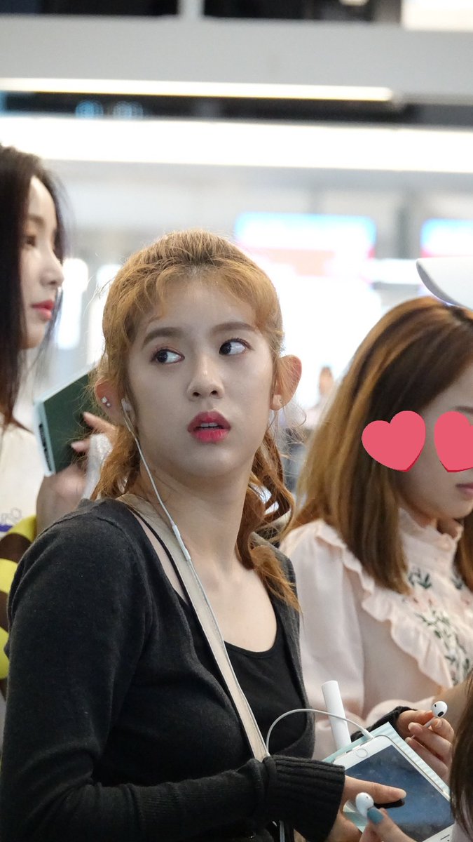 MOMOLANDPH1's tweet photo. [180529] MOMOLAND DAISY &amp; NAYUN 💓

📌Haneda Airport

©fumihiko23 
#モモランド #Momoland #Japan #0613release @MMLD_Official @MOMOLAND_japan https://t.co/qbJiDpDDSC