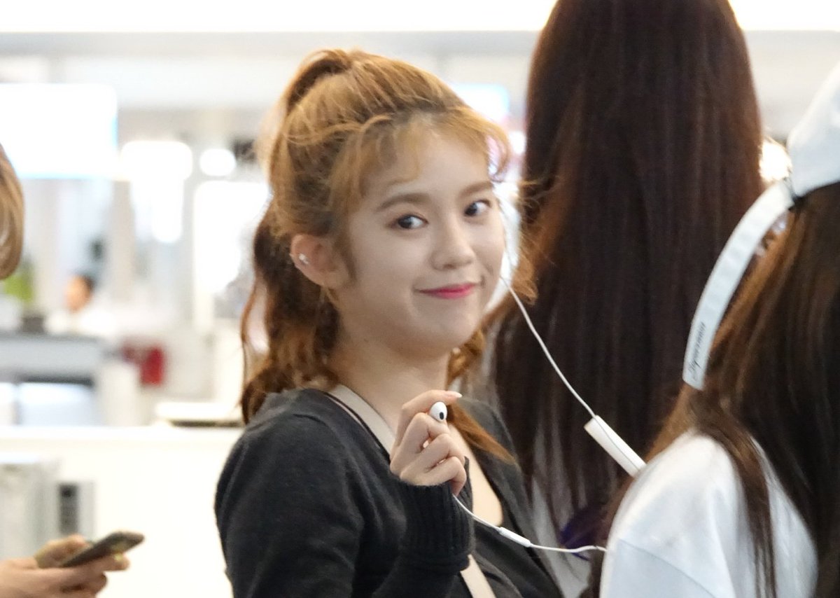 MOMOLANDPH1's tweet photo. [180529] MOMOLAND DAISY &amp; NAYUN 💓

📌Haneda Airport

©fumihiko23 
#モモランド #Momoland #Japan #0613release @MMLD_Official @MOMOLAND_japan https://t.co/qbJiDpDDSC