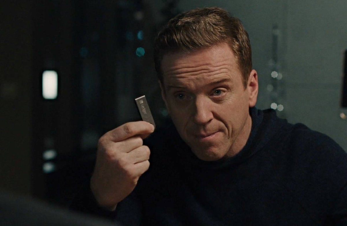 Ledger featured again in the latest episode of @SHO_Billions Bobby Axelrod  is confirming his interests in crypto for large payouts! And this time he  did give the PIN code with the device.