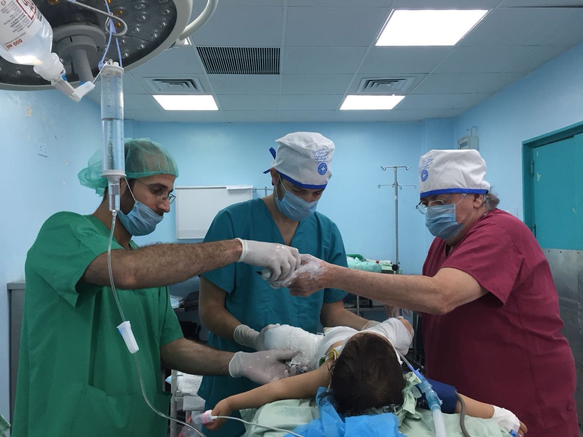 MedicosdelMundo's tweet photo. Buscamos a 2 personas voluntarias para nuestro proyecto de atención médica a niñ@s y adolescentes en #Gaza (7-14 julio):
•Especialista en traumatología y ortopedia pediátrica
•Especialista en anestesiología
Podéis enviar breve CV a voluntariado@medicosdelmundo.org hasta 5 junio https://t.co/kuss4KEd8R